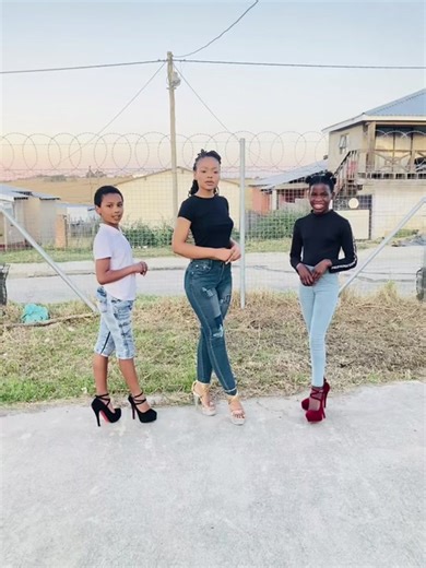 Fashion Modeling Showcase by Ande: Strutting in Ozayo Designs