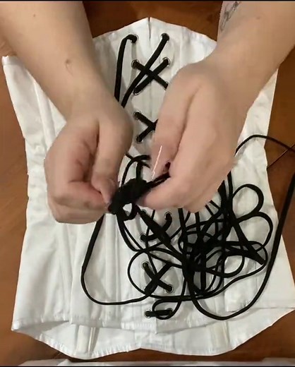 How to Properly Lace a Corset: A Step-by-Step Guide