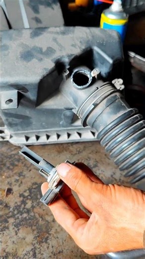 Clean Your MAF Sensor Fast!#MAFSensor #CarDIY #CarRepair #AutoTech #CarMaintenance #shorts