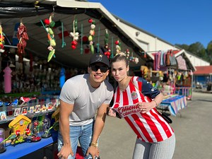 Primera vez de la gringa en un "TIANGUIS" (flea market o pulga) | JC and Sondra