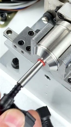 Installing a round rubber ring at the end of the camera equipment connection carefully and securely.