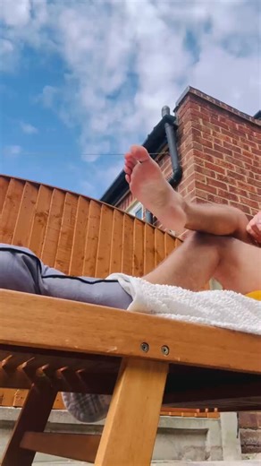 Get down at my feet !Listen and obey !I am your Respected Supreme Master !Worship !#feet #feetvideo #onlyfans #menfeet #gayfeet #gay #worship #footslave #footworship #domination #findom #soles