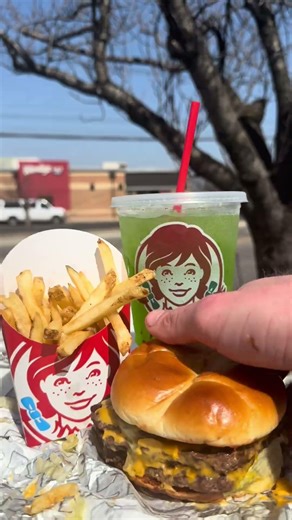 Hot Wendy’s taste test part 1 ‪@Wendys‬