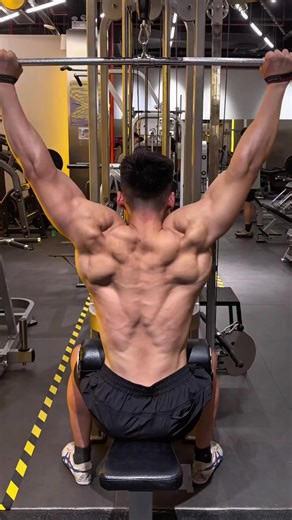 Oh no, you won't find a better latissimus dorsi workout video today #fitness #gymmotivation #fitnessenthusiast #tiktokgym #tiktokgymlovers