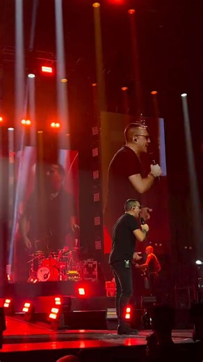 Ma per una notte insieme son disposto anche a soffrire E a mentire pure a me.... #LaNotteDeiRomanticiTour #PalazzoDelloSport #Roma #5Novembre #Modà 🩷🍀 | Passione Modà