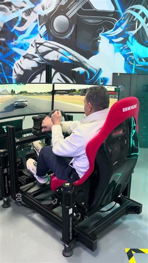 Four axle racing car simulator machine