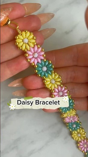 Handmade Daisy Bracelet 🌼