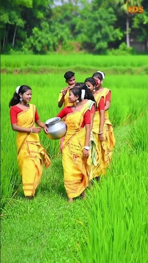 #trending Village Girls Dancing in Yellow Sarees | Bengali Wedding Vibes | Flute Boy Love Story