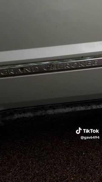 2007 Jeep Grand Cherokee 5.7 HEMI Overview