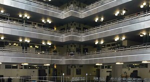 Ordina un pacco con l'hashish, finisce a processo: il giovane pusher condannato a un anno