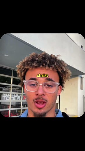 Add verses to your lock screen with the Sanctify app! Link is in my bio to try for free today! ❤️