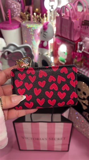 Obsessed with these new keychains that I got #victoriassecret #victoriassecrethaul #keychains