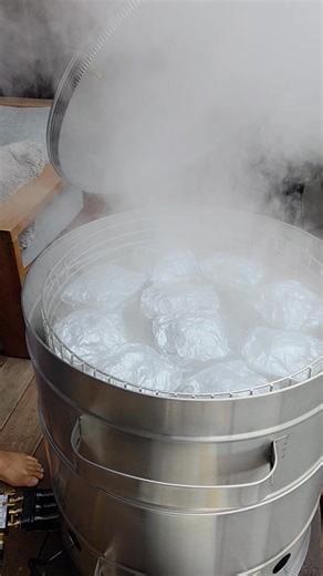 Christmas lunch under way.... just so easy in the MKC no hassles. Was soooooo delicious 😋 our pukus were over loaded with kai, our hearts over loaded with Whanau fun and joy. Merry Xmas everyone | MULTI KAI COOKER!!