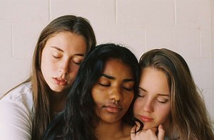 Lasst uns über … Polyamorie reden: Warum soll man nur einen einzigen Menschen lieben?