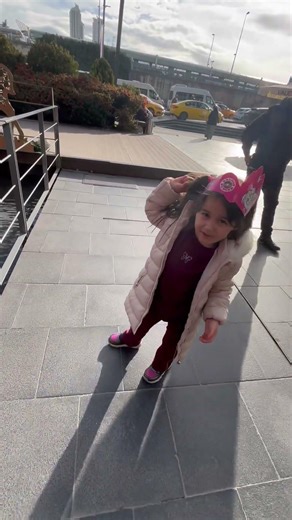 I told her not to throw it, but Elif didn't listen 🍭🍡 #shorst #canddy #discoverme #penguin