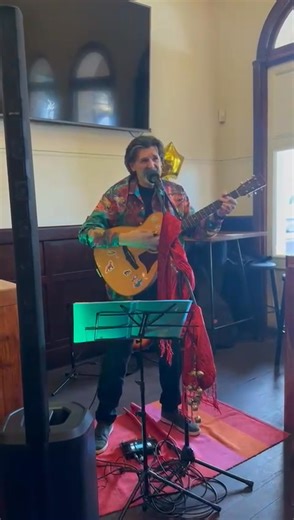 Nothing like a few LaLa's! Great fun gig at the Kalamunda Hotel last Sunday courtesy of #SlimJimEnterprises Thanks to those who came along it was great to see you. 🎸 🎶 🎤 | Tim Simon
