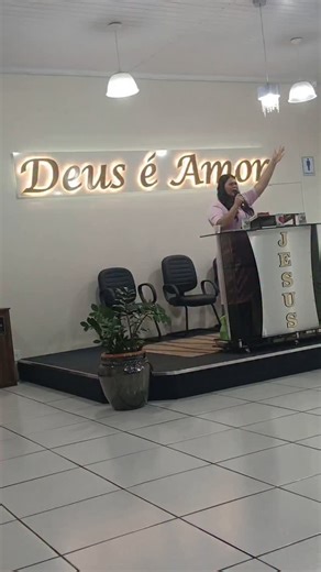 Priscila Fatima Araujo on Instagram: "#igrejadeus e 💘"