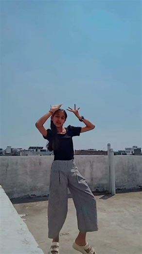 kaisa dance hai pls comment karo #dance #song #support #youtube #dancelove