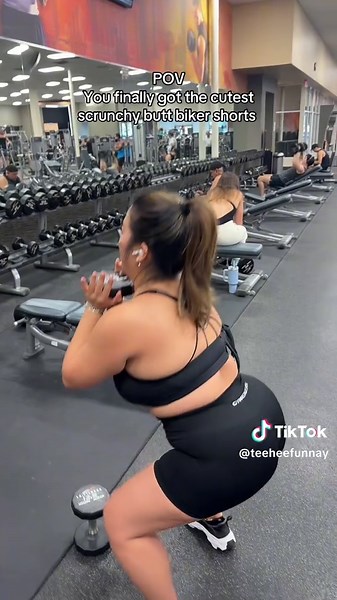The perfect scrunchy butt short that isn’t too crazy scrunchy!! 🍑 #fitness #bikershort #buttworkout #workout #bikershorts @Gymreapers