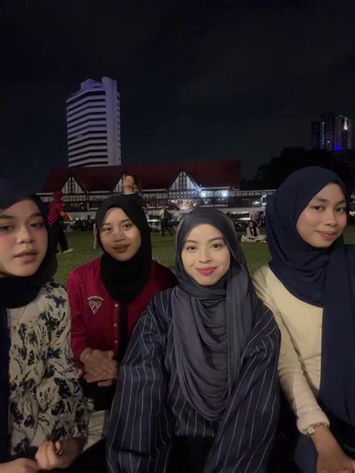 dia dari awal macam dah tahu benda tu akan hinggap kat kitorang 🤣🤣