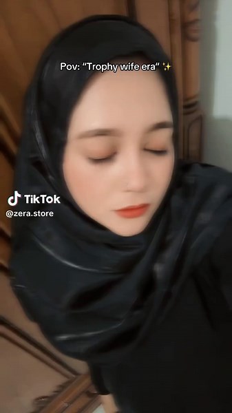 Target 2025 jadi trophy wife bukan independent women 🤣🤚🏻 #zerastoremurah #keluargabahagia #JelajahLiburan #miftravel #janganyadekya #CapCut #racuntiktok #videoviral