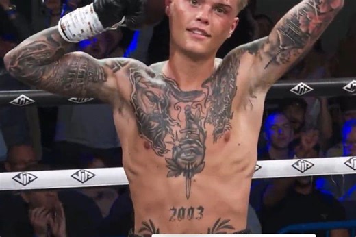 Chorley's Corey Scott in impressive pro debut win on Bolton show