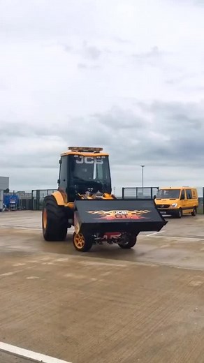 World's Fastest JCB Digger Racing Performance