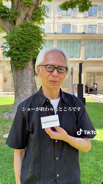 【パリコレ】新生「カラー（kolor）」が2026年春夏コレクションを発表✨ 創業デザイナー・阿部潤一の後任として、「ティーエイチ プロダクツ」の堀内太郎がクリエイティブディレクターに就任して初のショーとなった🇫🇷 ブランドの初期からショーを見続けてきたユナイテッドアローズ上級顧問・栗野宏文さんに、今回のコレクションについてインタビュー🎤 #kolor #カラー #thproducts #堀内太郎 #栗野宏文 #パリコレ #パリコレfs取材 #2026SS #2026春夏 #fashionweek #pfw