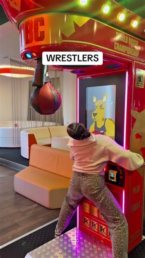 How different martial arst hit the boxer machine 😏 #boxandslap #punchmachine #boxer