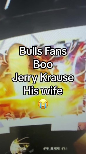 Chicago Bulls Fans Boo Jerry Krause During Ring of Honor Ceremony