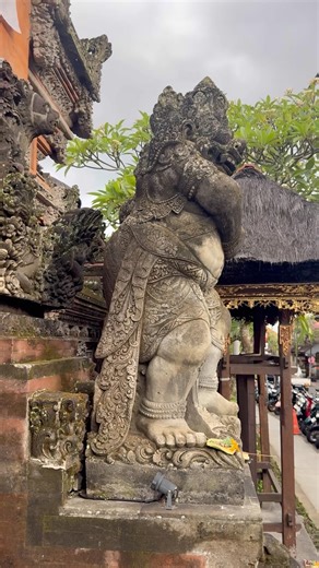 A Glimpse Inside a Sacred Balinese Temple 🌺