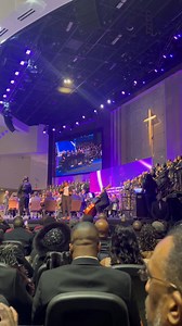 This is what you call in the pocket singing…..“I Will Sing Praises”….Richard Smallwood Celebration of Life service.🙌🏽❤️ | Roycelynn Mentor-Marcel