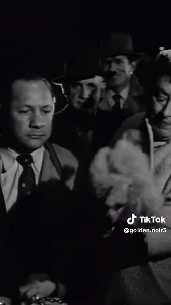 the most jaw-dropping movie twist you’ve never seen — The Killing (1956) you think you know classic movies? wait ‘til you see the ENDING of the killing (1956). kubrick served up betrayal, chaos one of the coldest twists in cinema history. noir fans movie buffs, this one’s for you. #thekilling #stanleykubrick #filmnoir #classicmovies #movietwist #moviebuff #cinephile #oldhollywood #mustwatch #movienight #classicfilm #cinemahistory #heistmovie