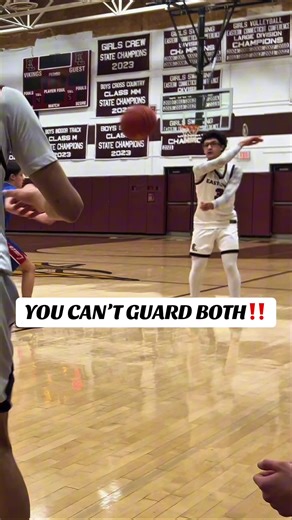 Defender picks a side… I’m going the OTHER way 😮‍🔥🏀 East Lyme showed out last night vs Waterford 💪 This is how you get buckets. #ForYou #BasketballTok #EastLyme #Waterford #Hoops