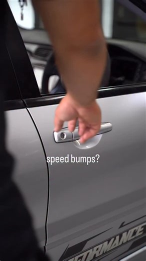 No broken front lips for this 1200hp Evo 9 🙅‍♂️ @absurdevo9 built by ERS, sequentially shifted, nitrous equipped. This is a serious machine on the roll racing circuit. However when it’s not on the track, it’s still a street car. That’s where the air cup system shines. You get the same handling, performance, and ride quality of your coilovers, AND you’re able to rise the car to clear driveways, speed bumps or steep ramps. No more scraping lips, splitters or exhausts. We’re able to install and ad