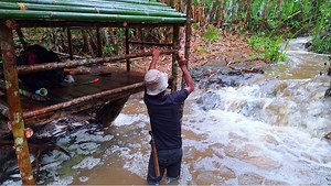 1.6M views · 10K reactions | solo camping heavy rain suddenly the water overflowed very quickly while building a house | Nomadic Woman | Facebook