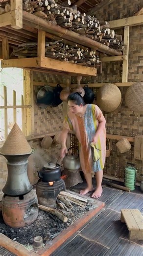 Ngajait hela teko dina hawu baraya #shorts #rismanirmalasari #suasanapedesaan #gadiscantik #love