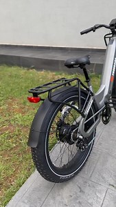 8.4K views · 842 reactions |  Vetëm 119,990 Lekë (1,250€)  Specifikime kryesore: ⚡ Motor 750W BAFANG (deri në 1000W)  Bateri 48V 20Ah SAMSUNG – deri në 90 km autonomi  Goma Fat Tire 26x4.0” për çdo terren ⚙️ Sensor Torque + GPS + Alarm Anti-vjedhje  Shpejtësi deri në 45 km/h 襁 Kornizë Alumini AL-6061  Rezistencë ndaj ujit IPX5  Kapacitet mbajtës deri në 150 kg  Frena hidraulike me disk për kontroll maksimal | Motorra Elektrik RED | Facebook