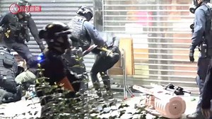 108K views · 2.1K reactions | 【721 八個月】 【有人堵路放火　警方多次施放胡椒噴劑及催淚彈】 721事件8個月，晚上有人在元朗聚集，亦有人在馬路放火、堵路，警方施放催淚彈及胡椒噴劑驅散。 #有線新聞 #元朗 #721 #催淚彈 #胡椒噴劑 | 有線新聞 i-Cable News | Facebook