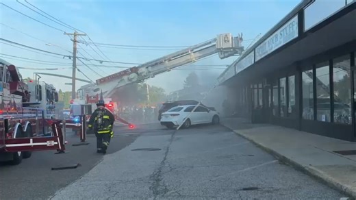 Fire breaks out inside nail salon at strip mall in Plainview
