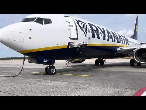 Ryanair’s Boeing 737 built-in air stairs