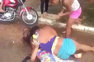 Cat Fight - No, No No Girls Fight