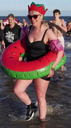 Hundreds take part in 56th Redcar Boxing Day dip #redcar #boxingdaydip | Teesside Live