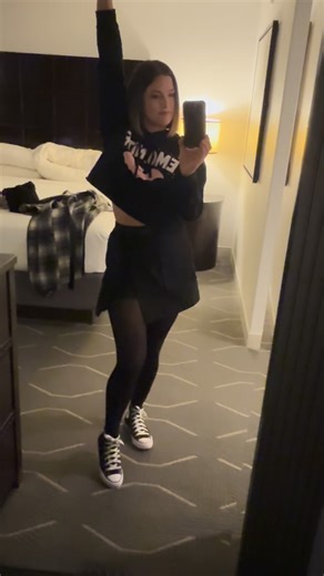 Cassadee Pope on Instagram: "Suited up for @emonite Baltimore 🖤"