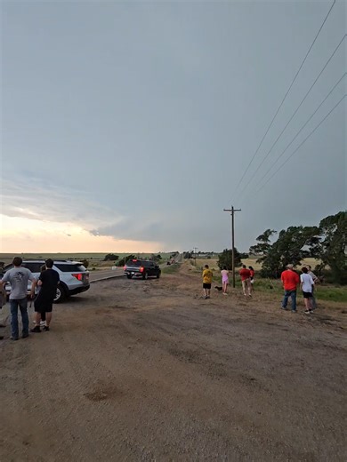Flock of storm chasers #chasing #weather #tornado #twister #storms