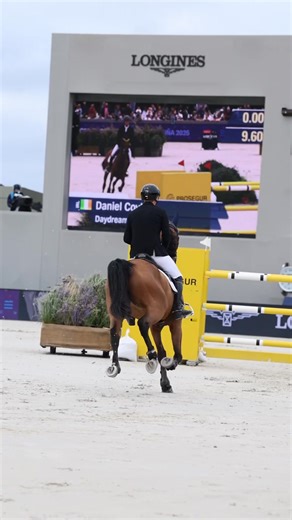 What a finish to our Longines FEI Jumping European Championships with Daydream winning the CSI3* 1.55m Porsche Grand Prix in style 🏆Thank you to @csicasasnovas for a beautiful show. Good luck to Darragh Kenny and Seamus Hughes Kennedy for tomorrow’s Individual Final! 💪☘️@lothlorienfarm @arielgrangeofficial | Daniel Coyle Showjumper