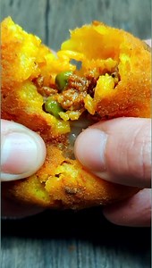👉 Arancina al ragù di L'uomo senza tonno😍 Arancina o arancino: da che parte stai? 👇Nel dubbio, noi stiamo dalla parte del fritto 😋 La ricetta completa qui al link 👉 https://cutt.ly/ScaricaAppAlta_FB | Al.ta Cucina