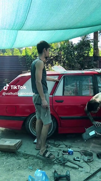 Exploring BMW E28 Touring: Custom Drifting Adventures