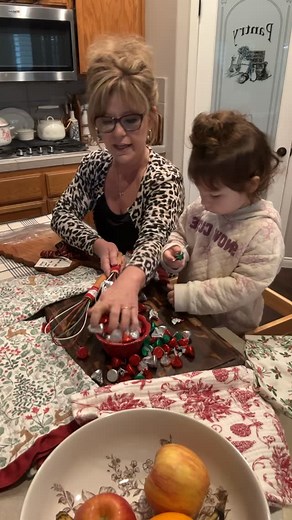 I whisk you a merry kissmas gift Super cute and easy homemade gift from the heart Perfect to share with those you care about! Whisk Bag Ribbon Hershey kisses Gift tag #giftgiving #Christmas #secretsantagift #sharing #holiday #hersheykisses | Misti Donati Coontz