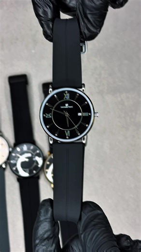 Luxury Round Dial Silicone Strap Watch for Stylish Living